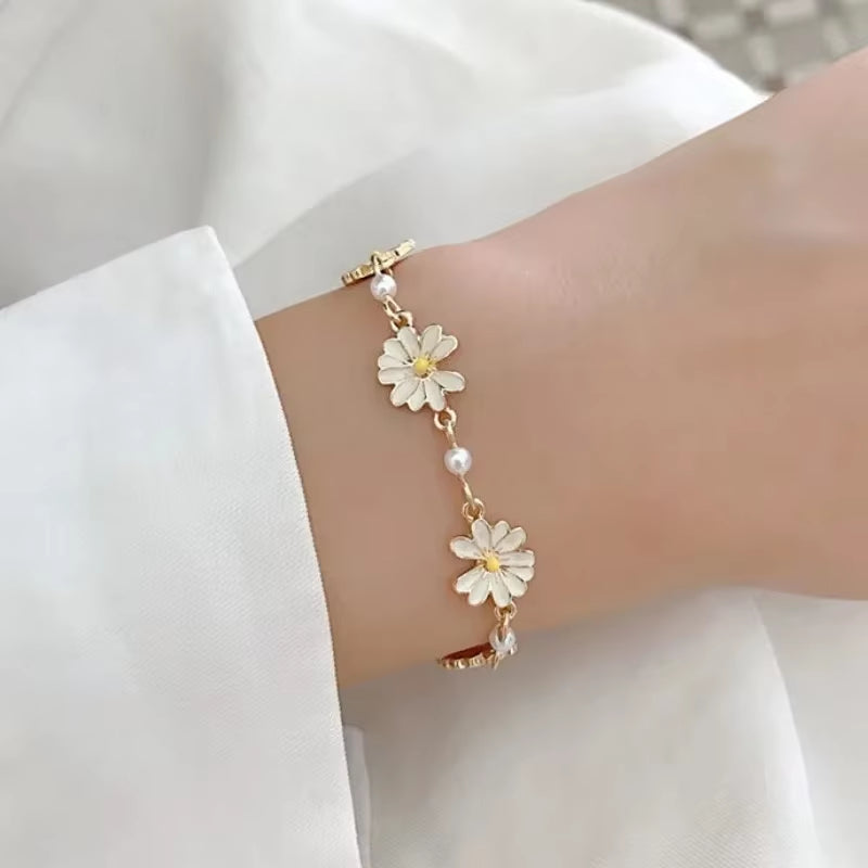 New Korean Fashion Elegant Inlaid Rhinestone Bracelets Yellow Flower Charm Bracelet for Women Gold Color Luxury Jewelry Gifts